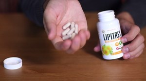 Natural Diuretic for Swollen Feet, Ankles and Legs: Lipitrex Water Pills Contain Dandelion to Reduce Swelling in Your Foot, Ankle or Leg. Includes Diuretics Targeted For Water Retention & Edema Relief