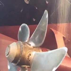 🚢✤This is how Controllable Pitch Propeller (CPP) Blades Rotate. ✤🚢 5 blade propeller - each blade is 8 feet tall, weighing 5 tons each. Video by: Nhemann Send your "Life at Sea" pics/ videos to photos@marineinsight.com Download free ebooks for seafarers: https://buff.ly/30crvuI | Life At Sea