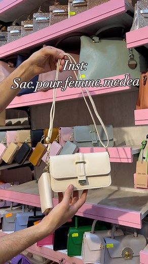 ‎قصر الحقائب المدية‎ on Instagram‎: "@Sac.pour.femme.medea 😍🤎غير جديد _Prix.2200 ✅️ _Dimensions’19cm×11cm👌 _Livraison disponible 58 wilaya 🚚 _Pour commande envoyée un msg à la page 💞 _0556082492📱"‎
