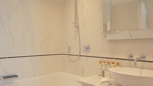 2.2K views · 31 reactions | Stop what you're doing... 駱 Want to be here at 3pm today? We've had a cancellation for this evening meaning our Suite is available!  Fancy waking to the waves from your own private hot tub? Tag who you want to take to Cornwall for a last minute beachside getaway tonight and book your slice of luxury on the link below. Go, go, go... Book online > https://bit.ly/3QiOCQC | Fistral Beach Hotel & Spa | Facebook