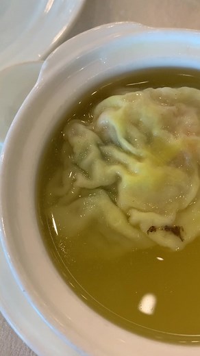 6.9K views · 55 reactions | Jumbo seafood soup dumpling - Dim Sum brunch #soupdumplings #soupdumpling #seafood #seafoodlover #dimsum #chinesefood #chinesefoodlover #chinesecuisine #chineserestaurant #brunch #brunchtime #ChineseBrunch #fullhappybelly #foodblogger #foodblog #foodlover #foodblogfeed #foodvlogger #foodvlog #foodvlogging #fyp #foryou #foryoupage #food #yummyfood #comfortfood #foodie #foodies #foodreels #shorts #shortvideos #shortreels | Fullhappybelly | Facebook