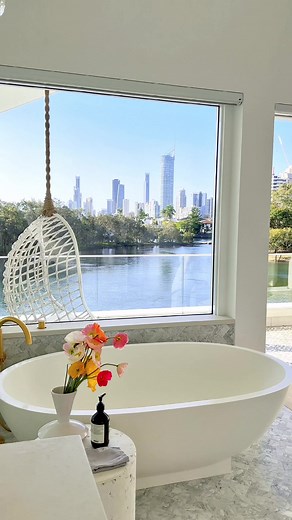 23K views · 58 reactions | A room with a view ... *chefs kiss* ‍ #threebirdshousetours #renoschoolstudent #waterfrontwhitehouse #housetour #hometour #ensuite #bathroomview #homeinspo #home  @wanderlustmusehome | Three Birds Renovations | Facebook
