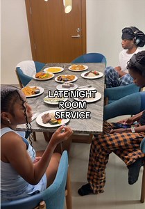 Late Night Room Service: Tips for Ordering and Handling Mix-Ups