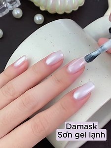 Yêu kiều và thật mĩ miều chả ngoài ai khác ngoài em sơn #GB01 của nhà em!! Link mua hàng của chị em mình ở đây nha: https://damask.vn/damask-bo-suu-tap-moi Damask cam kết: 1. Phân phối chính hãng 100% 2. Hoàn tiền 500% nếu phát hiện hàng giả 3. Ship toàn quốc đồng giá 25k 4. Freeship toàn quốc với hoá đơn >250k 5. 7 ngày đổi trả miễn phí 6. Hàng nhập mới, date cam kết mới nhất 7. Tư vấn 24/7 mọi lúc mọi nơi | Damask