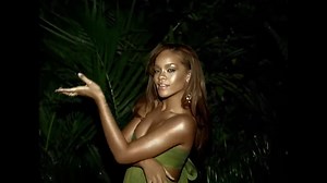 Rihanna - SOS (Official Music Video) - RihannaVEVO (720p, h264)