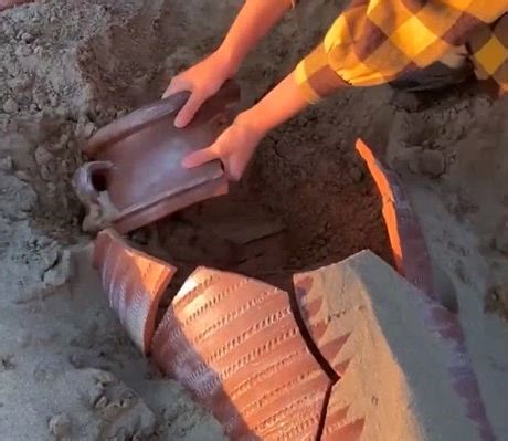 Time capsule in clay! Solving the mystery of an ancient vase! | 5-Minute Crafts