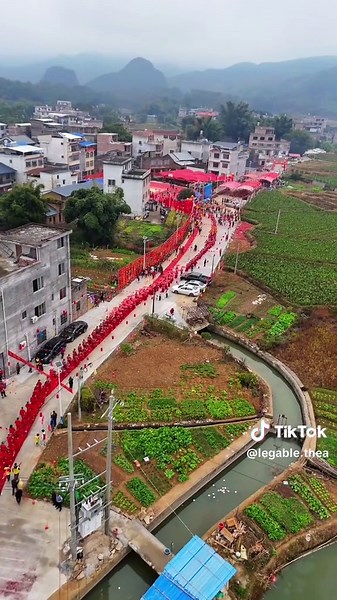 In rural China, daughters married out returned to their parents' home together. The journey was filled with meaningful rituals, and such a heartwarming sense of being valued. #CapCut#IntangibleCulturalHeritage#ChineseWedding#FolkCulture#Tradition