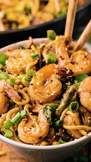5 comments | Shrimp yakisoba combines tender, perfectly cooked shrimp with noodles and vegetables and then soaks it all in a sweet, savory, and tangy yakisoba sauce. #shrimp #lent #easy #easyrecipes #recipes #delicious #yummy #sogood | Kitchen Divas | Facebook