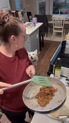 When you get a dinner request from your teen… you make it happen! 😋 And of course, you go straight to the source for the recipe! Thank you, Michelle Davenport, for this cheeseburger calzone masterpiece! It turned out GREAT, if I do say so myself. 👏 Want to try it? Comment “recipe” and I’ll send it your way! 💛 #FamilyDinner #TeamFavorites #CalzoneNight #HomemadeGoodness #Simply_by_Stacey | Stacey Taggart Connor