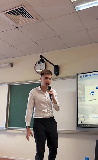 Interconnected Risk System in Supply Chain Logistics