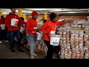 Vodacom PE pack food parcels for 67 minutes for Mandela Day