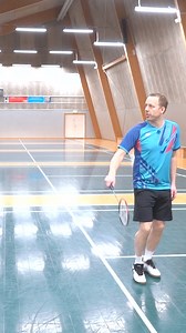 ❌ ✅ How to use the non-racket arm - Net shots. Watch the wrong and correct position of the non-racket arm. Use it for better balance, shot variation, and control. | Badminton Famly