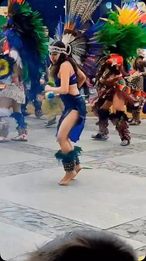Aztec Dancers: Keepers of an Ancient Tradition ♥️ 🇲🇽 Dancers of Mexico: Roots That Remain Strong 🇲🇽 🌿 Dance is a 🕊️ PRAYER, a CRY of resistance and PRIDE. Tradition is not lost; it is STRENGTHENED. MEXIHCA TIAHUI! ✨🦅🔥 🦅 Aztec dancers, or danzantes aztecas, are the living heartbeat of an ancient culture. Through intricate movements, rhythmic drumbeats, and vibrant feathered headdresses, they honor their ancestors and keep the spirit of Mexico’s indigenous traditions ALIVE. 🔥 Every step 