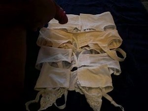 Abspritzen auf grosse BHs, cum on large bras