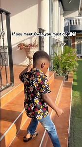 If you meet Owen,you must do hi-5 🥰. #swimwithowen#hi5