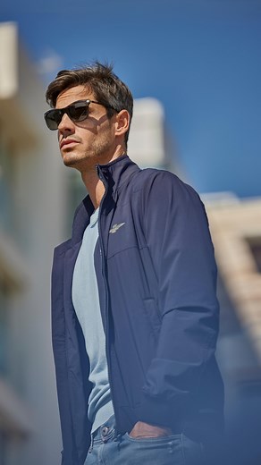 A volte, le storie più grandiose emergono con semplicità, con design lineari e con modelli che, nella loro essenza, sanno arricchirsi di qualità e durevolezza. Dettagli quasi invisibili, ma che fanno la differenza. https://www.aeronauticamilitareofficialstore.it/eu-it/ Sometimes, the grandest stories emerge from simplicity, with straightforward designs and models that, in their essence, become enriched with quality and durability. Details nearly invisible, yet make all the difference. https://ww