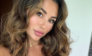 Ana Cheri provoca varios suspiros a fans en bañador café