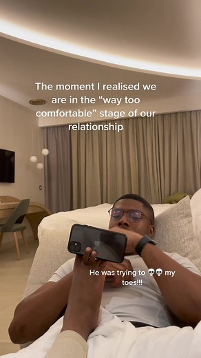 The singing, the toe crunching, key signs of the way too comfortable stage.🤣🤣 what else is a sign? #foryou #relationship #marriedlife #fyp #couple #comedy