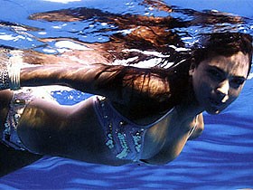 Lara gets sexier under water!