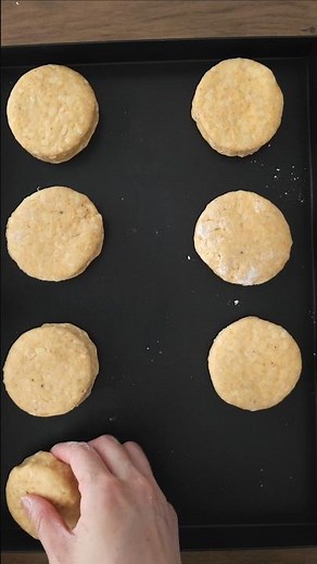 British Cheese Scones: The Fluffiest, Tastiest Recipe!(イギリスチーズスーコン)#short