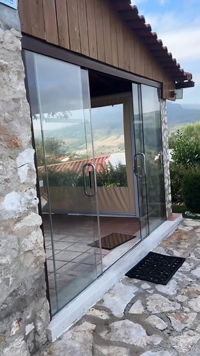 As janelas de PVC são uma excelente escolha para quem valoriza o conforto, a economia de energia e a durabilidade. No entanto, antes da compra, é importante consultar especialistas que ajudarão a escolher a opção ideal e realizar uma instalação de qualidade. Contacte-nos para obter as melhores ofertas. Fabrico e instalação de Janelas e Portas em PVC. ▪️Sede Torres Vedras 351 913 886 684 ▪️Sede Leiria 351 913 886 652 ▪️Sede Coimbra 351 913 886 645 📩 geral@topwindows.pt https://topwindows.pt/ | T