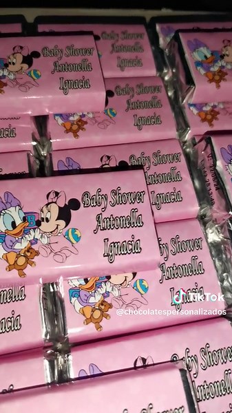 Chocolates personalizados con temática de baby shower para nuestro cliente @Mauricio Ignacio Galvez muchas gracias #stickertroquelados #cameo4 #chocolatespersonalizados #babyshower #babyshower #bautizos #logos #disney #pedidos