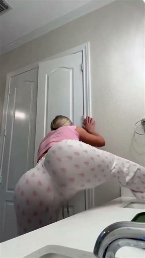 Sexy bubble butt and twerk dancing #shorts #booty 22