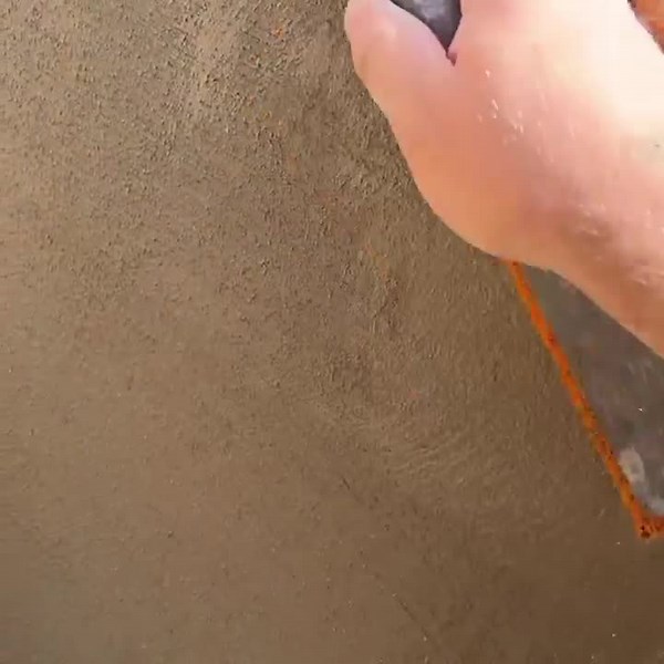 SLC Plastering using our sponge float to float up some render 👏 | REFINA