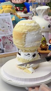 Hello Kitty Birthday Cake Decoration ideas #cake #cakedecoration #mombakers #cakedecorating #cakedesign | Mom Baker's