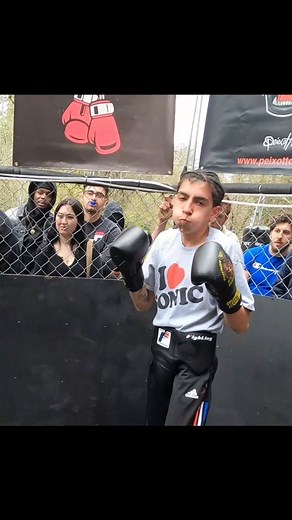 1.1M views · 36 reactions | Stomach acid volcano erupts during a fight 冷 #puke #vomit #throwup #boxing | Steve Hagara | Facebook