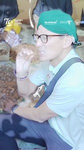 👏🏻 SAH! Desa Wisata Krebet jadi Destinasi Kriya Batik Kayu Terbaik 👏🏻 Pada 20 Juli 2024 lalu, Mas Menteri berkesempatan untuk hadir langsung di Desa Wisata Krebet, Bantul, Daerah Istimewa Yogyakarta dan merasakan pengalaman berwisata yang luar biasa 😮✨ Desa wisata yang terkenal dengan kerajinan batik kayu ini beberapa kali dipercaya untuk membuat souvenir yang mewakili Indonesia di acara-acara Internasional, lho! Pastinya hal ini dikarenakan kualitas yang diberikan sudah kelas atas 👍🏻 Sel