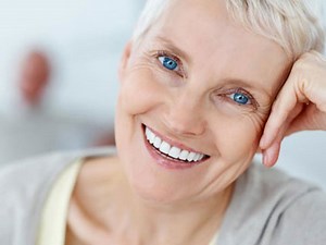 Diş estetiğinde hangi tedavi yöntemleri kullanılıyor?