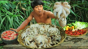 6.6K views · 34 reactions | cooking squid with coconut water eating hot sour spicy so delicious | CHEF GIRL | Facebook