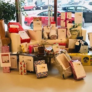 2.3K views · 145 reactions | Anoche, mientras dormíamos, tres Reyes de Oriente llenaron de magia e ilusión nuestros espacios de acogida.  ¡FELICES REYES!  * Gracias a la colaboración de CEAR Madrid con Impact Hub Madrid y Vector ITC. | CEAR | Facebook