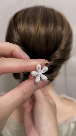 26K views · 307 reactions | Beautiful Holiday Hairstyles for Women #hairvideos #holidayhair #holidayhairstyle #christmashairstyles #christmas #dailyhairstyle #fallhairstyles #hairinspiration #everydayhair #hairhack #hairstyleideas #hairtransformation #hairgoals #clawclip #hairtutorial | Eliana Anderson | Facebook