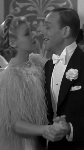 Fred Astaire "Cheek to Cheek" (1935) #fredastaire #GingerRogers #cheektocheek #tophat #cineclasico | almaretro78 | Facebook