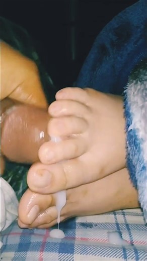 My Asian ex girlfriends toes cummed on while asleep
