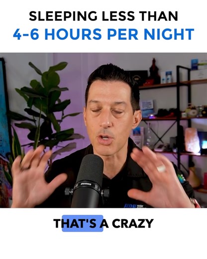 Subcutaneous fat is the layer of fat located right under the skin — it's the soft fat you can pinch with your fingers. Visceral fat, on the other hand, lies deeper within the abdomen, hidden beneath the abdominal muscles. It wraps around internal organs like the stomach, liver, and intestines. Visceral fat can be very dangerous for our health because it produces pro-inflammatory chemicals that can raise inflammation throughout the body. It's been shown that sleeping less than 5-6 hours per night
