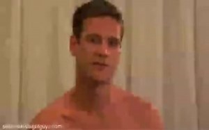 Aussie Ven jerks & gets sucked
