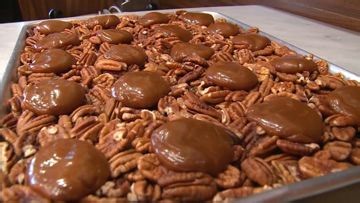 CANDYMAKER in Destin serves homemade candies and treats that remind visitors of the lazy, hazy, crazy days of summer. | Beach TV - Florida & Alabama Gulf Coast
