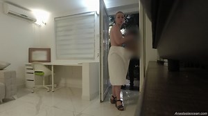 I dropped the towel in front of the delivery man. Real delivery