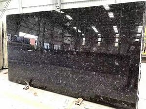 [Hot Item] Piedra natural pulida cepillada de cuero granito negro de Angola para suelo, pared, cocina, baño, losa, azulejo, encimera, escaleras, pavimento, escalera, columna