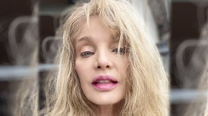 22K views · 419 reactions | Lockdown again... The only way is to walk around in our deserted Paris... Where is the gay Paris ? Music : "Moi, je m'ennuie" interprété par Arielle Dombasle  https://spoti.fi/3dwrP00 Extrait de l'album "C'est si Bon"  https://spoti.fi/3x1h9hs | Arielle Dombasle | Facebook