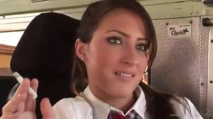 Festa sull'autobus della scuola con le studentesse