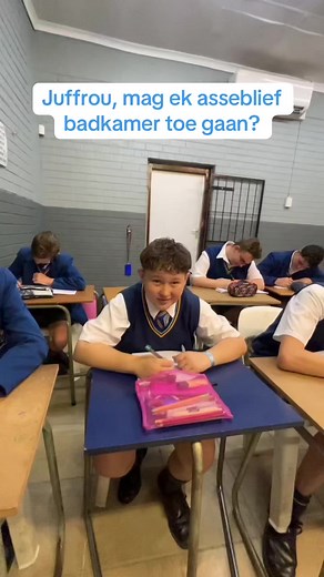 Daar is altyd daai een kind 🫣😂🤔 #badkamer #ahhzavier #maraisviljoen #100maraisviljoen