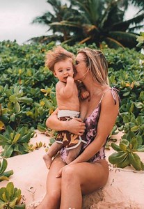 Traveling with your pump just got easier, with our Smartpump 2.0! Portable and lightweight, our newest pump is perfect for a mom who loves to stay on the move! Learn more about our newest pump on Lansinoh.com! | Lansinoh USA