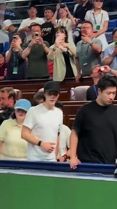 3.1K views · 378 reactions | ပွဲကြည့်ပြီးတော့ Shanghai Masters ကနေပြန်ထွက်သွားတဲ့အချိန် Tennis Event ပေမယ့် အားလုံးရဲ့မျက်လုံးတွေက Wang Yibo ဆီမှာပါပဲ နယ်ပယ်တိုင်းမှာကျော်ကြားသော  | Green World of Wang Yibo | Facebook