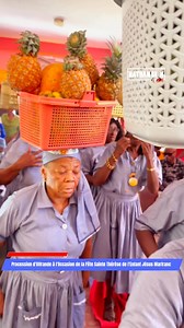 Se toujou yon Tradisyon pou fidèl legliz katolik pou pote anpil bèl Ofrann pou Sèvis legliz la._ | Nathan Showlive