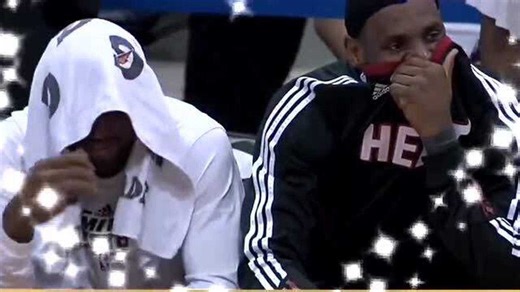 NBA的kiss cam环节，拍到的两个人都要接吻，詹姆斯韦德尴尬了！