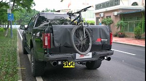 Tailgate Pad with Bike Fixing Straps for Mountain Bikes and Truck ,Tailgate Cover Transport Protection Pad with 2 Tool Pockets Carries Up to 5 Bikes